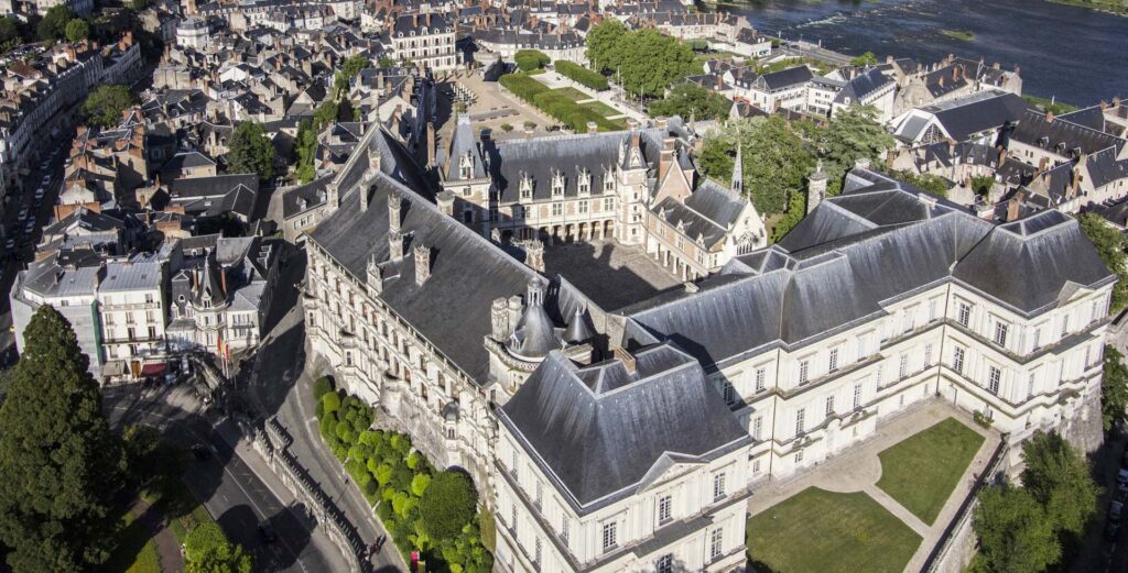 Chateau-royal-de-Blois-vue-de-haut-–-Artemisia-Online