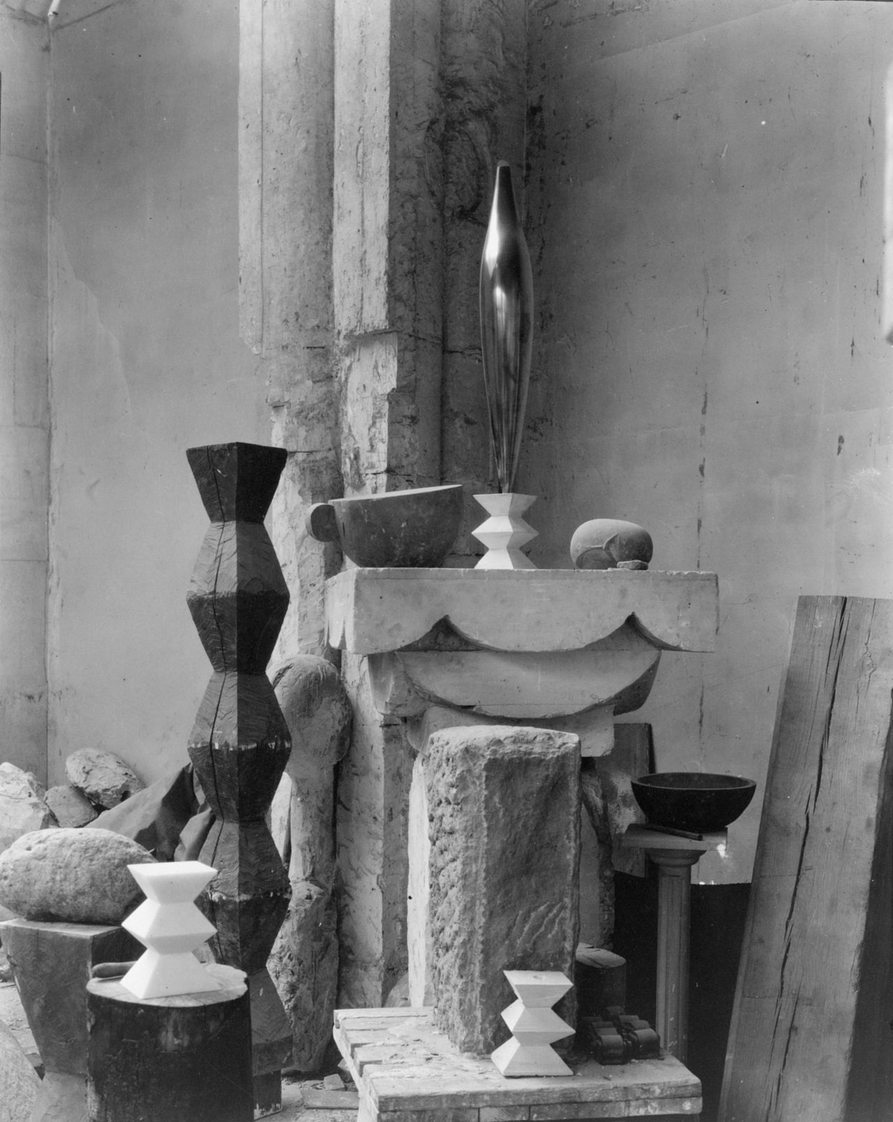 Edward_Steichen_-_Brancusis_studio_1920.jpeg