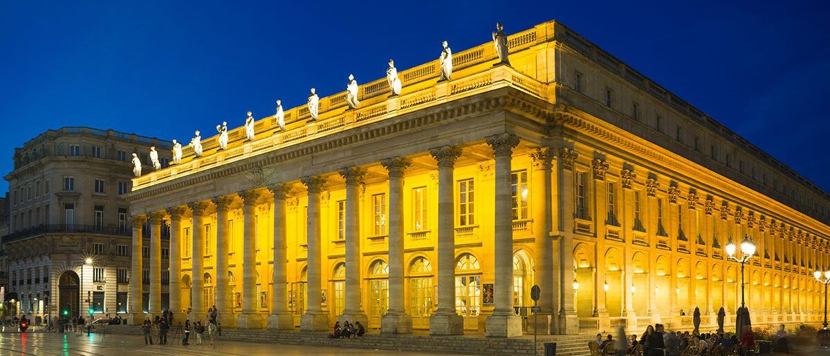 Grand-Theatre-Bordeaux-par-Victor-Louis-1780-Photo-de-J.Fernandez-Artemisia-Online-e1655220343769
