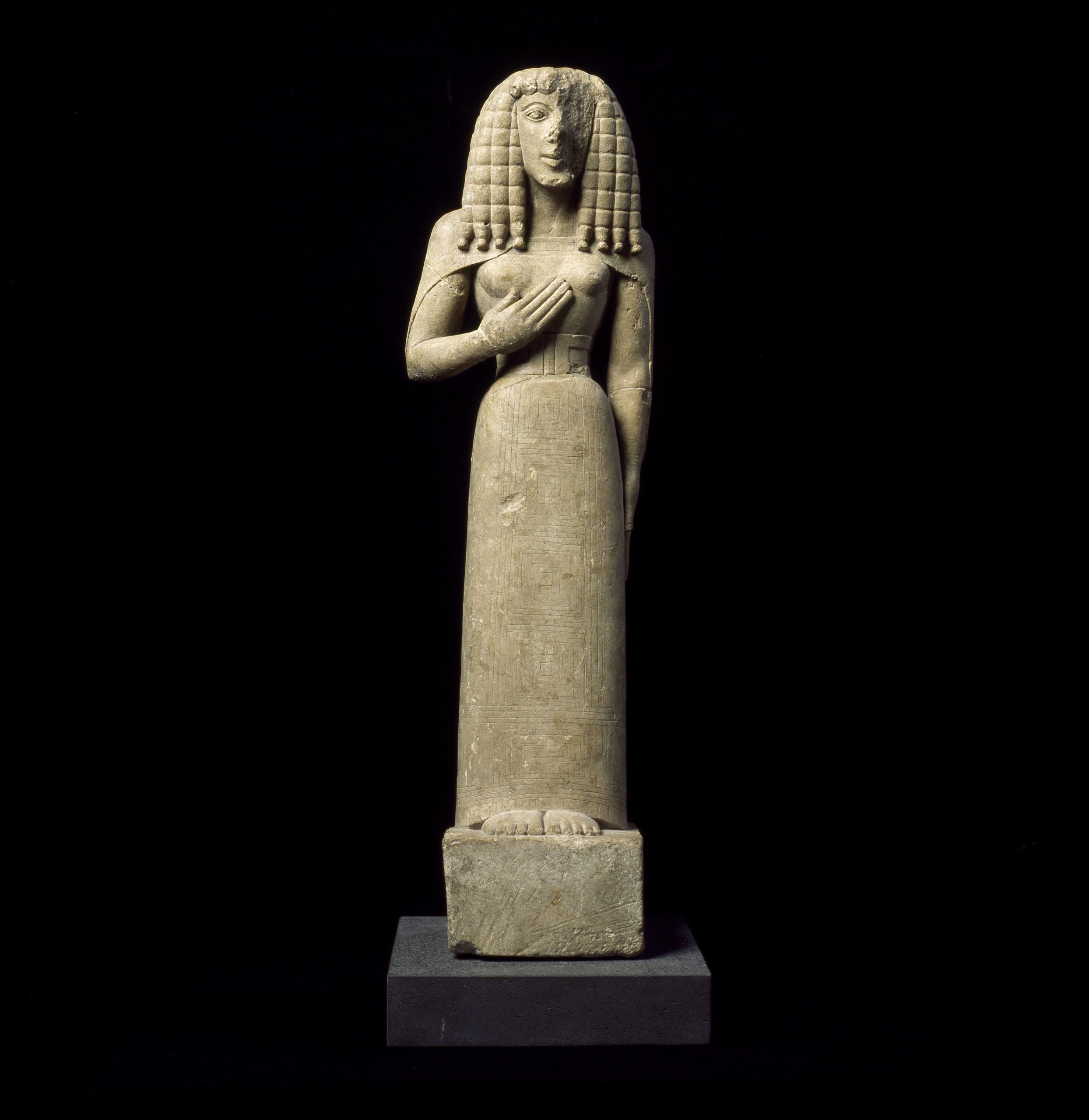 La-Dame-dAuxerre-Musee-du-Louvre-scaled